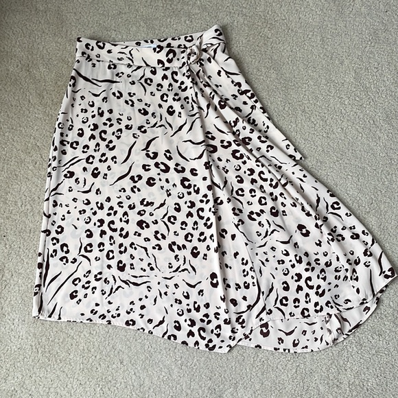 Nine West asymmetric hem Animal Print Wrap Skirt - Picture 2 of 6